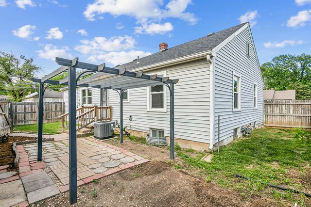 857 N Ridgewood, Wichita, KS 67208