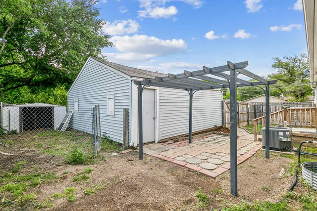 857 N Ridgewood, Wichita, KS 67208