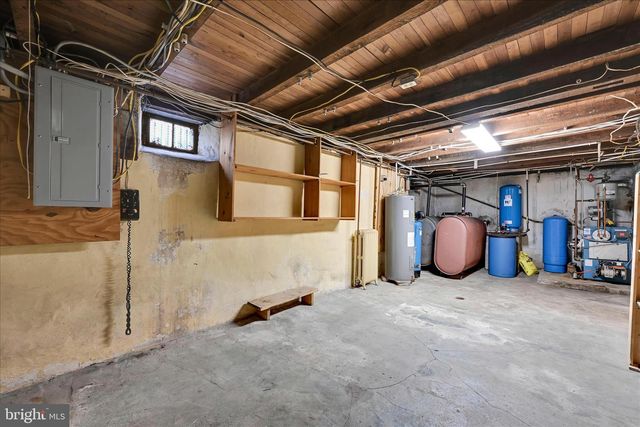 301 E MEADOW VALLEY RD, Lititz, PA 17543