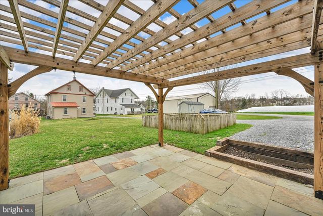 301 E MEADOW VALLEY RD, Lititz, PA 17543