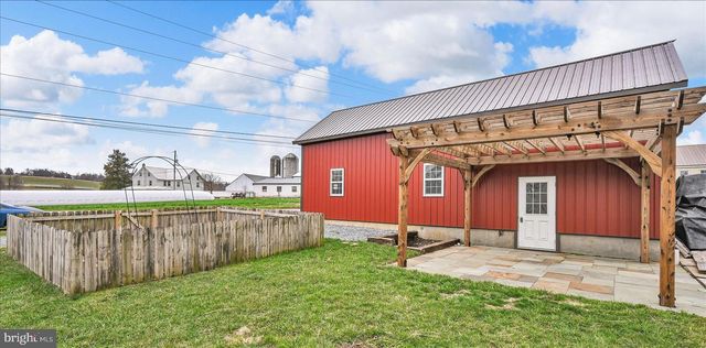 301 E MEADOW VALLEY RD, Lititz, PA 17543