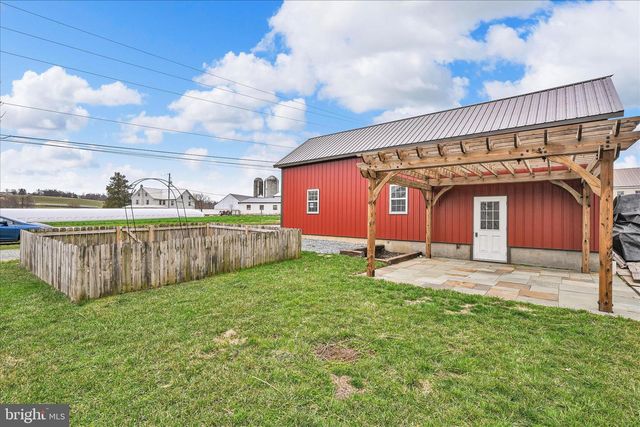 301 E MEADOW VALLEY RD, Lititz, PA 17543