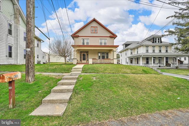 301 E MEADOW VALLEY RD, Lititz, PA 17543