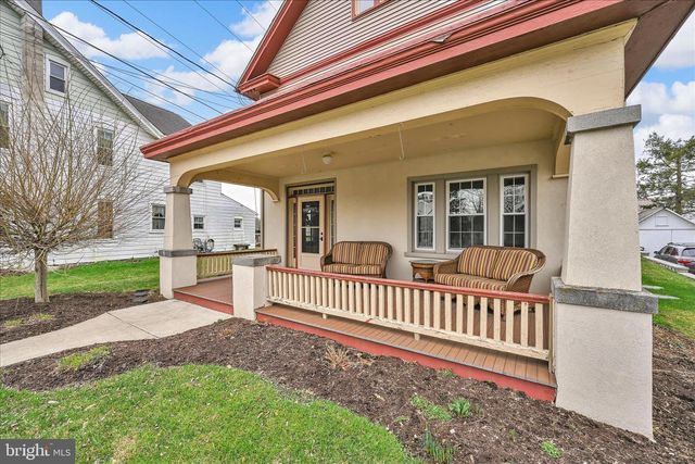 301 E MEADOW VALLEY RD, Lititz, PA 17543