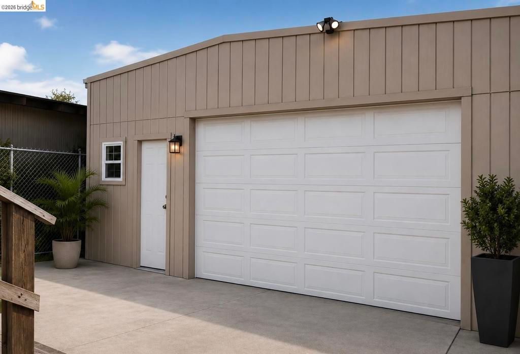 Image 10 of property listing at 1614 72Nd Ave, Oakland, CA 94621