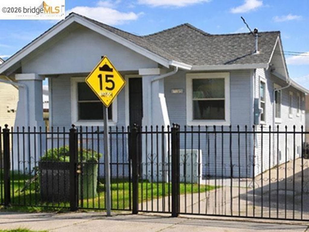 Image 11 of property listing at 1614 72Nd Ave, Oakland, CA 94621