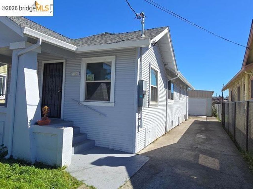 Image 13 of property listing at 1614 72Nd Ave, Oakland, CA 94621