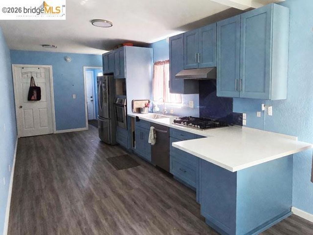 Image 15 of property listing at 1614 72Nd Ave, Oakland, CA 94621