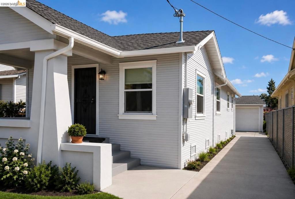 Image 3 of property listing at 1614 72Nd Ave, Oakland, CA 94621