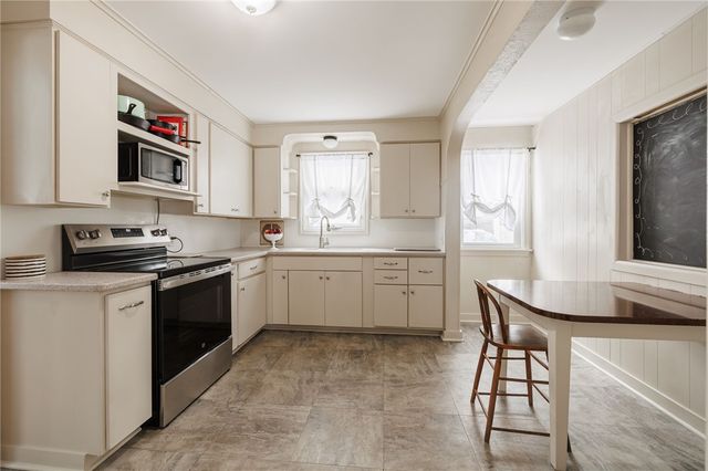 166 Thorncliffe Drive, Irondequoit, NY 14617