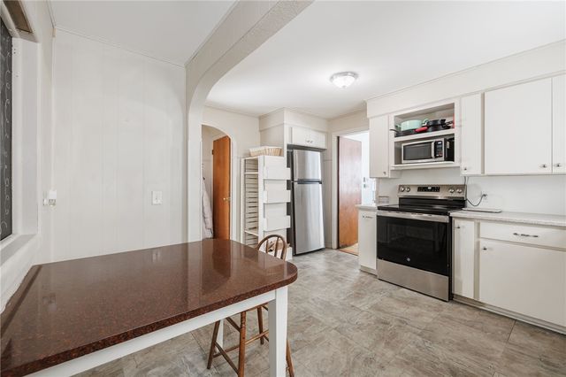 166 Thorncliffe Drive, Irondequoit, NY 14617