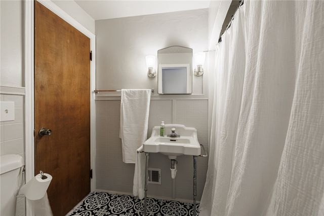 166 Thorncliffe Drive, Irondequoit, NY 14617