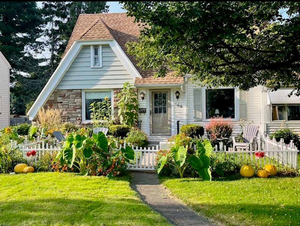 166 Thorncliffe Drive, Irondequoit, NY 14617