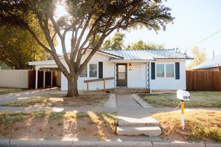 304 S Main St, Loraine, TX 79532