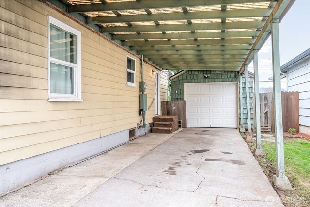 3102 Hemlock Street, Longview, WA 98632