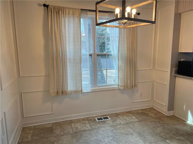 1725 Spindle Top SW Court, Lilburn, GA 30047