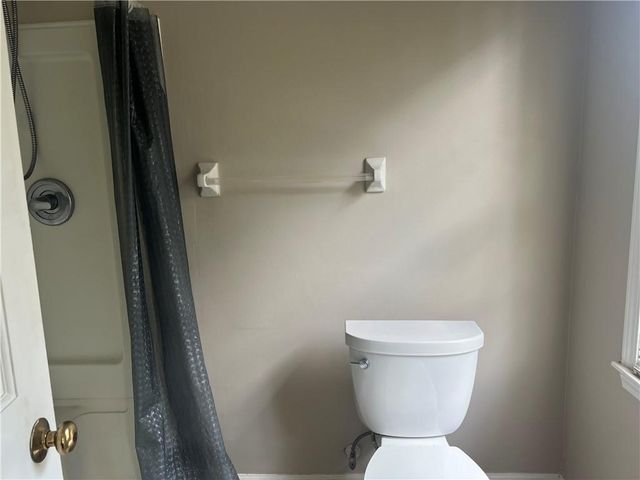 1725 Spindle Top SW Court, Lilburn, GA 30047