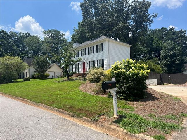 1725 Spindle Top SW Court, Lilburn, GA 30047