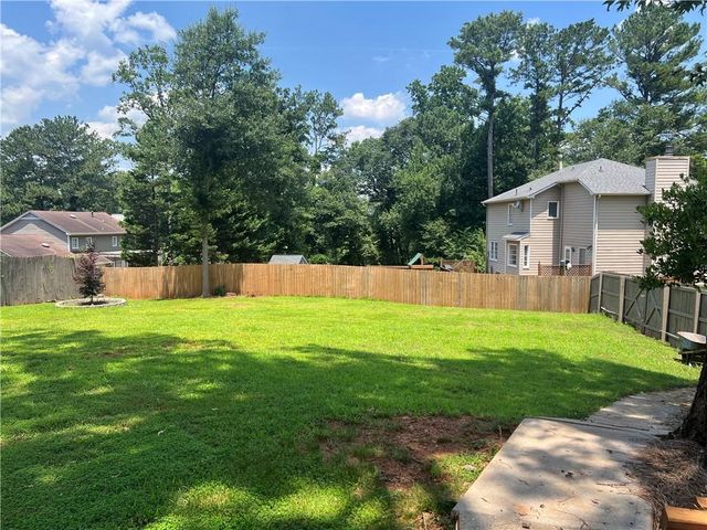 1725 Spindle Top SW Court, Lilburn, GA 30047