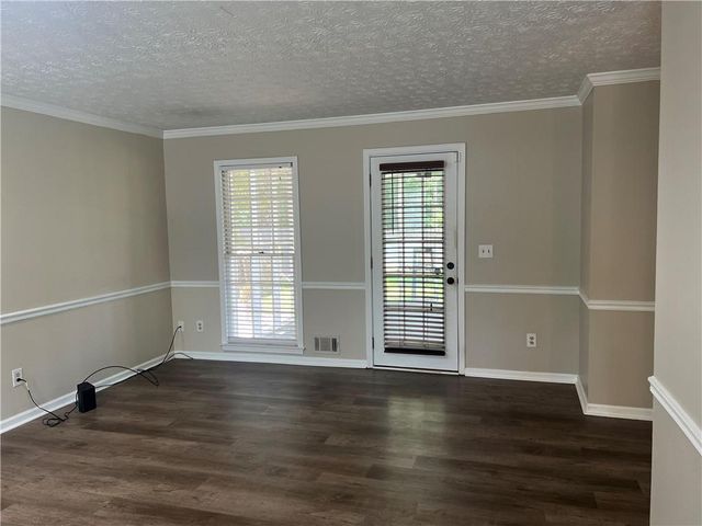 1725 Spindle Top SW Court, Lilburn, GA 30047