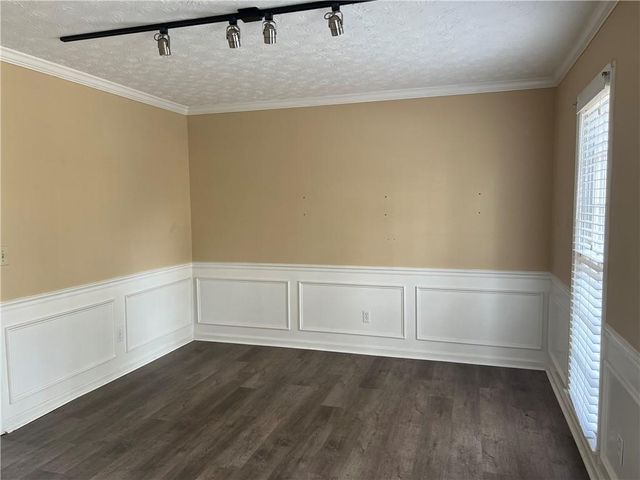 1725 Spindle Top SW Court, Lilburn, GA 30047