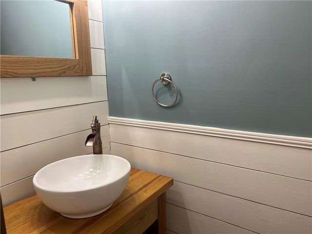 1725 Spindle Top SW Court, Lilburn, GA 30047