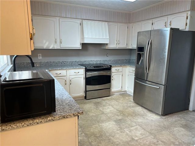 1725 Spindle Top SW Court, Lilburn, GA 30047