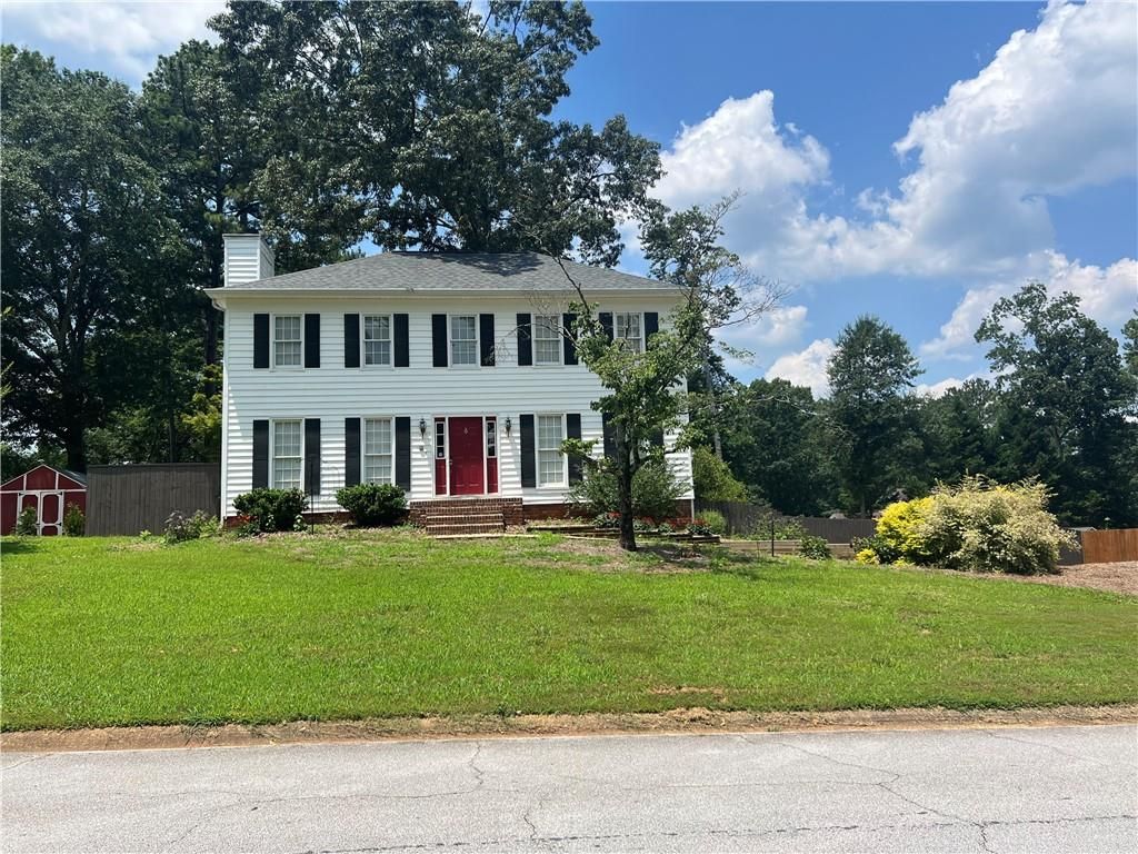 1725 Spindle Top SW Court, Lilburn, GA 30047