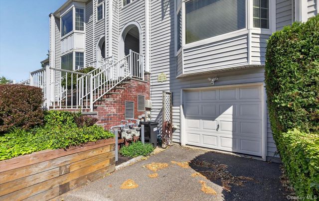240-17 Oak Park Drive 73A, Douglaston, NY 11362