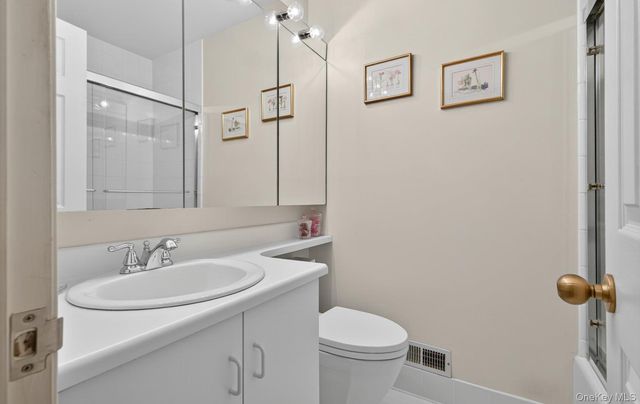 240-17 Oak Park Drive 73A, Douglaston, NY 11362