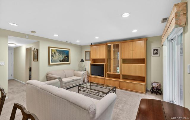 240-17 Oak Park Drive 73A, Douglaston, NY 11362