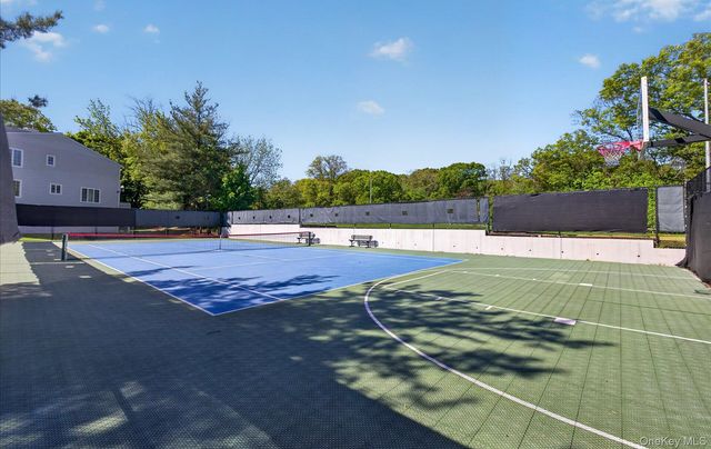 240-17 Oak Park Drive 73A, Douglaston, NY 11362