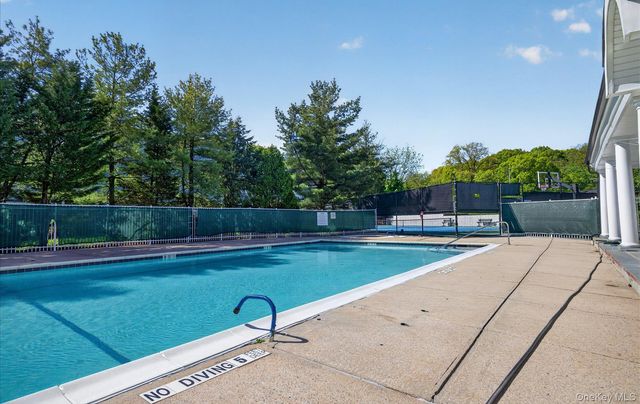 240-17 Oak Park Drive 73A, Douglaston, NY 11362