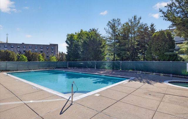 240-17 Oak Park Drive 73A, Douglaston, NY 11362