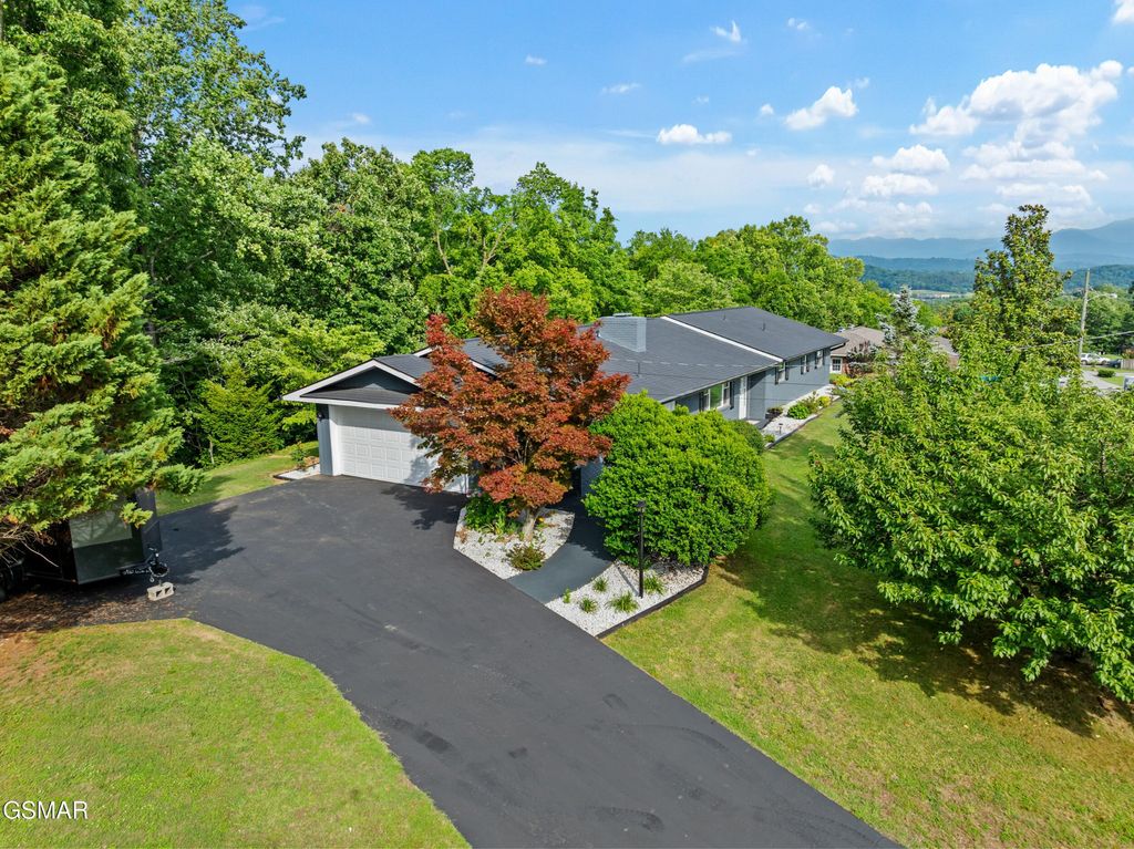 1103 Mayors Drive, Sevierville, TN 37862