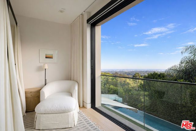 815 N Tigertail Road, Los Angeles, CA 90049