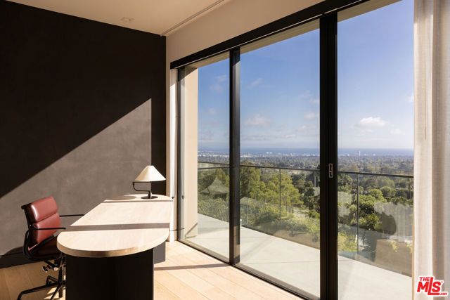 815 N Tigertail Road, Los Angeles, CA 90049