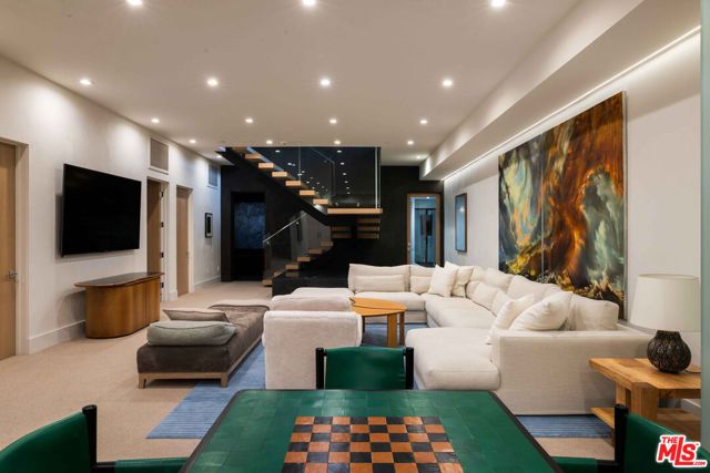 815 N Tigertail Road, Los Angeles, CA 90049