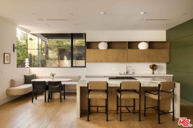 815 N Tigertail Road, Los Angeles, CA 90049