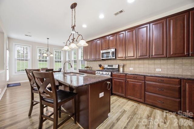 16106 Cloverleaf Court, Charlotte, NC 28277