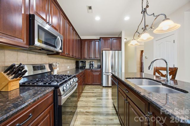 16106 Cloverleaf Court, Charlotte, NC 28277