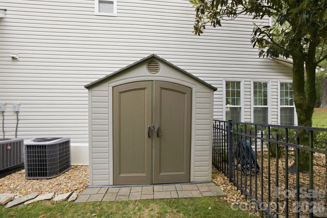 16106 Cloverleaf Court, Charlotte, NC 28277