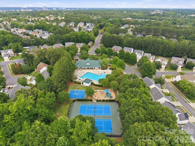 16106 Cloverleaf Court, Charlotte, NC 28277