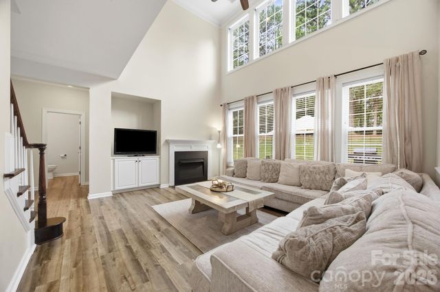 16106 Cloverleaf Court, Charlotte, NC 28277