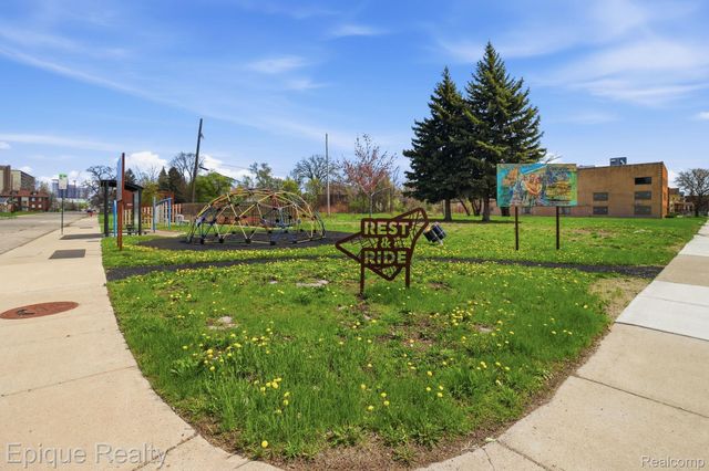 6195 16th Street, Detroit, MI 48208