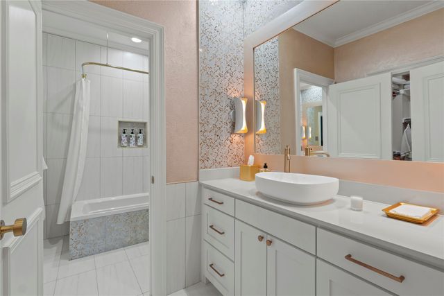 17632 Harbord Oaks Circle, Dallas, TX 75252