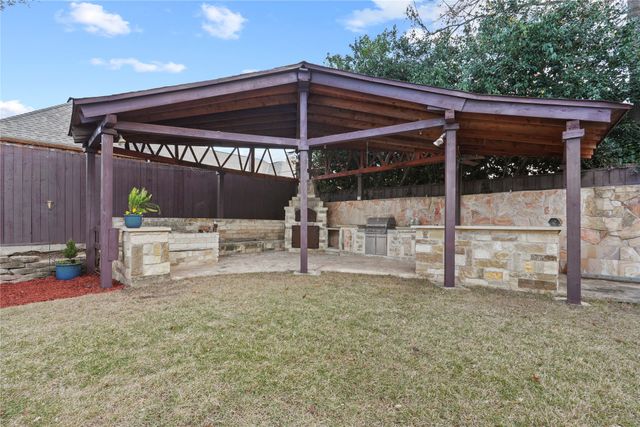 17632 Harbord Oaks Circle, Dallas, TX 75252