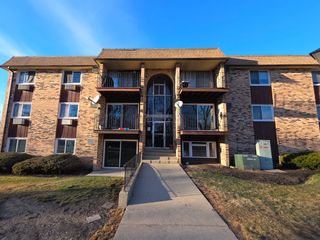 1045 Higgins Quarters Drive 4-101, Hoffman Estates, IL 60169