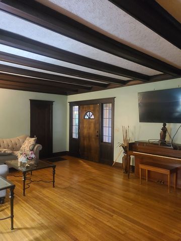 607 N Raynor Avenue, Joliet, IL 60435