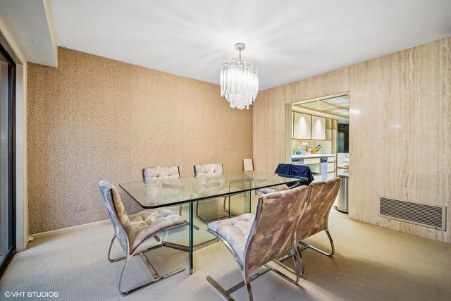 1864 Mission Hills Lane, Northbrook, IL 60062